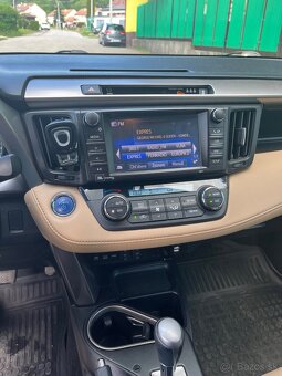 Toyota RAV4, 2.5 Hybrid, executive, 4x4 -  spoľahlivé SUV - 11
