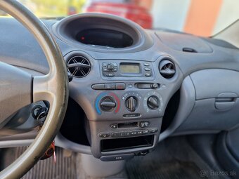 Toyota Yaris 1.0 Poloautomat - 11