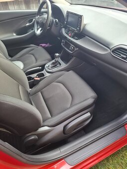 Hyundai i30 kombi, automat, ťažné, zimné/letné komplety - 11