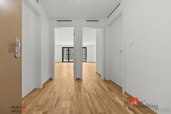 Na predaj 2-izbový byt v projekte Metropolis – výhľad, štýl  - 11