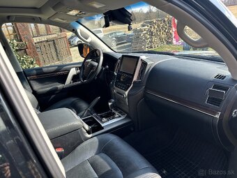 Toyota Land Cruiser 200 Premium - 11
