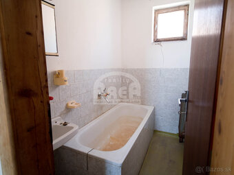 Dvojpodlažný rodinný dom v obci Bracovce - 11