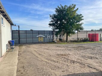 Pozemok s hospodárskymi budovami a ubytovaním - 11