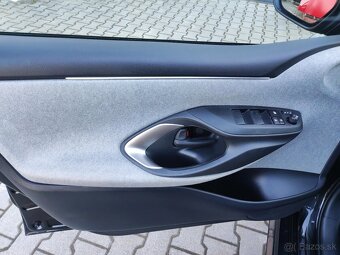 Toyota Yaris EXECUTIVE + VIP - 11