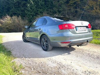 Volkswagen Jetta 1.6 TDI Comfortline - 11