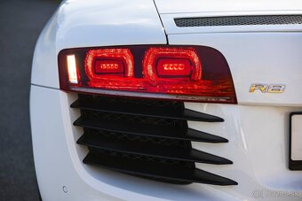 Audi R8 2010 - 11