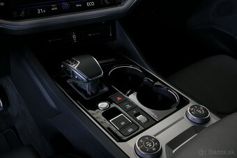 VW Touareg 3.0TDI 210kW R-line Tažné Webasto Pano HUD NightV - 11