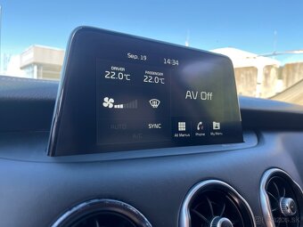 KIA Stinger Premium 2.0 T-GDI 180kw Automat - 11