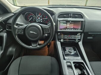 Predám  Jaguar F-Pace 2.0D I4 180k Pure AWD A/T - 11