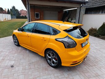 Ford Focus ST 2.0 EcoBoost 250PS - 11