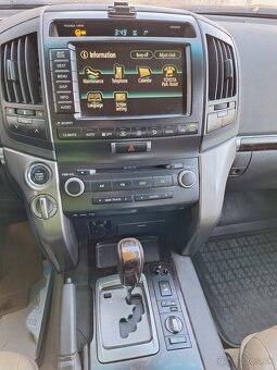 Toyota Land Cruiser 200 4.5 V8 D-4D - 11