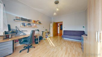 Priestranný 4-izbový byt s vysokými stropmi, vlastnou záhrad - 11