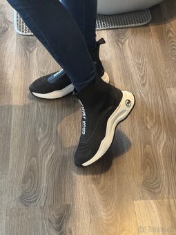 Michael Kors Dara ZIP Bootie - 11