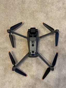 DJI Mavic 3 Fly More Combo + PGYTECH Case - 11