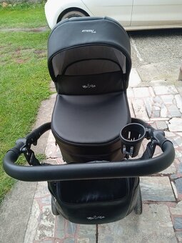 Kočik ,fusak ,sedačka (vajičko), stolička na jedenie. - 11