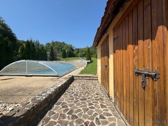 Veľký RD s bazénom v obci Petrova Ves - 2 samostatné bývania - 11