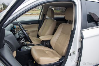 Mitsubishi OUTLANDER 2,2 DI-D 110 KW AT6 INSTYLE - 11