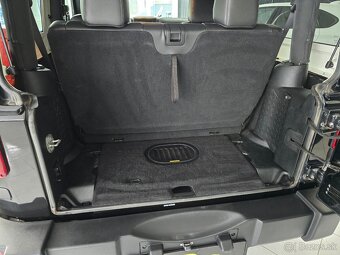 Jeep Wrangler 2.8 CRD Sahara A/T - 11
