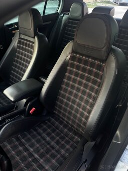 VW Golf GTI edition 30, manuál, strešné okno, candy white - 11