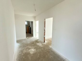 PREDAJ - 4 izbový holodom s veľkou garážou , Lužianky, Smrek - 11