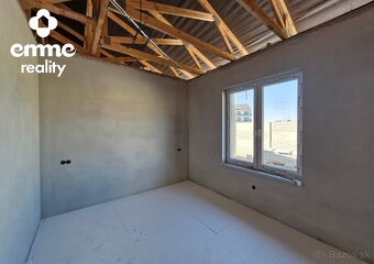 Rodinný dom s 2 bytovými jednotkami v DS, Florida V.P. - 11