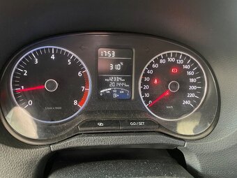 Predám VW Polo 6r 1.2 htp 51 kW hatchback - 11