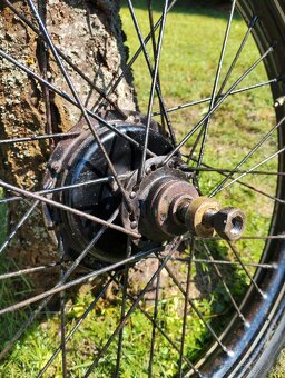 Predám originálne patinové koleso ČZ 150 C s linkami + brzd - 11