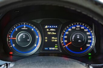 Hyundai i40 CW 1.7 CRDi Business - ZÁRUKA 1 rok / 30 000 km - 11