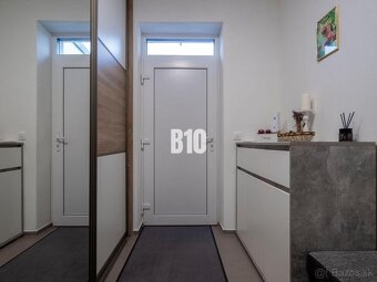 KRÁSNY 4 IZBOVÝ RADOVÝ DOM S DVOJGARÁŽOU, KRYTOU TERASOU A P - 11