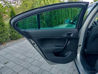Opel Insignia 2.0 tdci -118 kW rok .2012 sedan - 11