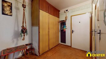 PREDAJ priestranný /65m2/, 2 izbový byt, blízko centra - IBA - 11