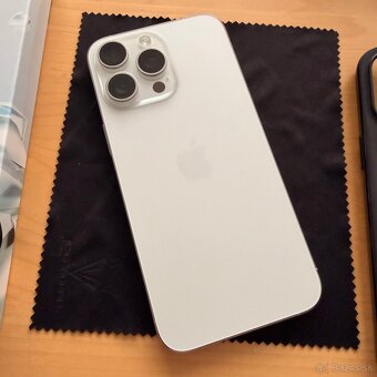 Apple iPhone 15 pro Max 512 GB Titanova biela - 11