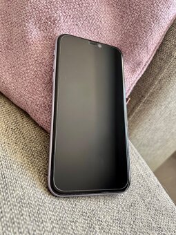 Predám iphone 11 fialový TOP STAV - 11