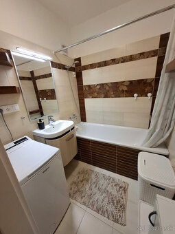 Predaj priestranný 3 izbový byt - 11