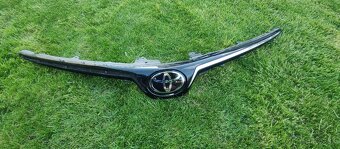 Toyota Corolla XII E21 2018 pre SEDAN - predna maska logo - 11