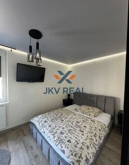 Luxusný kompletne zrekonštruovaný 3-izbový byt s Klímou a Ba - 11