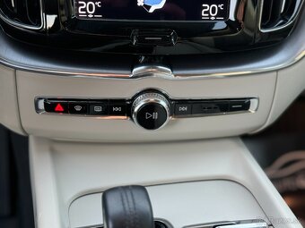 Volvo XC60 2.0 B4 mHEV Momentum Pro AWD A/T - 11
