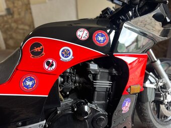 Kawasaki Gpz 900 - 11