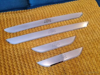 Prahové lišty SEAT s napisom LEON a napisom FR - 11