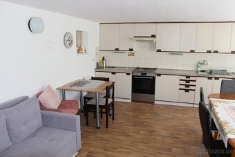 Predám 7-izb. RD, Most pri Bratislave,1133 m², veľká záhrada - 11