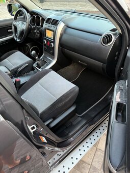 Suzuki Grand Vitara 2.4 Limited Edition benzin facelift 4x4 - 11
