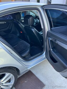 Volkswagen Passat B7 Highline 2.0 TDI 4motion 125kw - 11