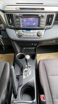 Toyota RAV4 2.2 d4d 110kw Premium XA40 - 11
