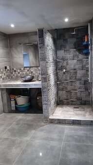 PRAKOVCE - veľký dvojgeneračný dom po rekonštrukcii - 11