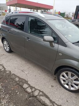 Predám Toyota Corollu Verso - 11