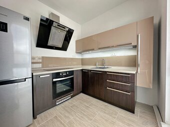 1 izb. A. MRÁZA - pri hoteli Bratislava- Ružinov-IHNEĎ VOĽNY - 11