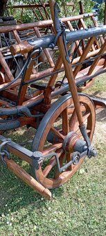 Starý drevený konský voz - rebriňak IV - 11