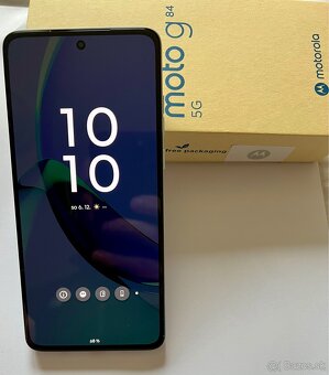 Mobilný telefón Motorola Moto G84 5G - 11
