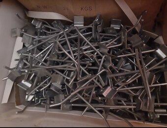 Závesný /Regálový systém do predajne textilu. - 11