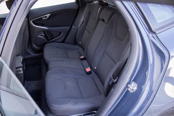 Volvo V40 D2 2.0L 88kW MT/6 2018 - 11